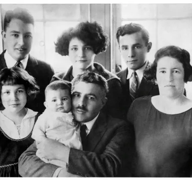 Photograph of Harvey Shonen’s maternal grandparents and of their five children, taken in 1923 according to Harvey. They changed their surname to Strauss in the US. Front row from left: Ethel Strauss, approximately 10 years old (married named Ethel Roifer); Bessie Strauss, a few months old (married name Bessie Bernstein; she is  the only one of the five children born in the US); Benjamin Strauss, 50 years old. 