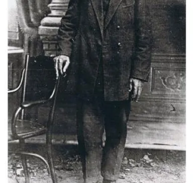 Photograph of Samson Solomonovich Gorelik, a native of the village of Parichi, Gomel Region. One of two photographs remaining from the contributor’s direct relatives. The man in the photograph is the contributor's great-great-grandfather on her mother's side. Since half of the Parich family had the surname Gorelik, their surnames are the same. The photograph was taken in Moscow in 1932. Where it was printed is unknown. 