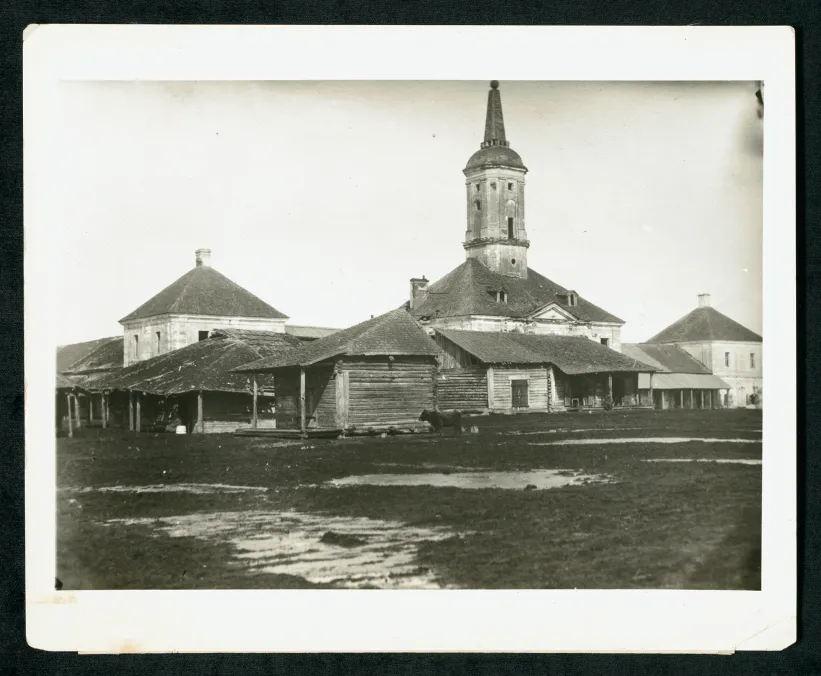 Empty marketplace, shut down by Soviet restrictions against private trade, Shklov, USSR (now in Belarus), 1920s. YIVO.