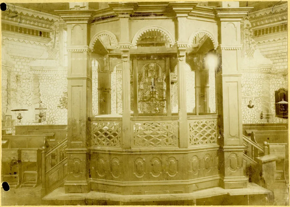 Vowpa, synagogue, bimah